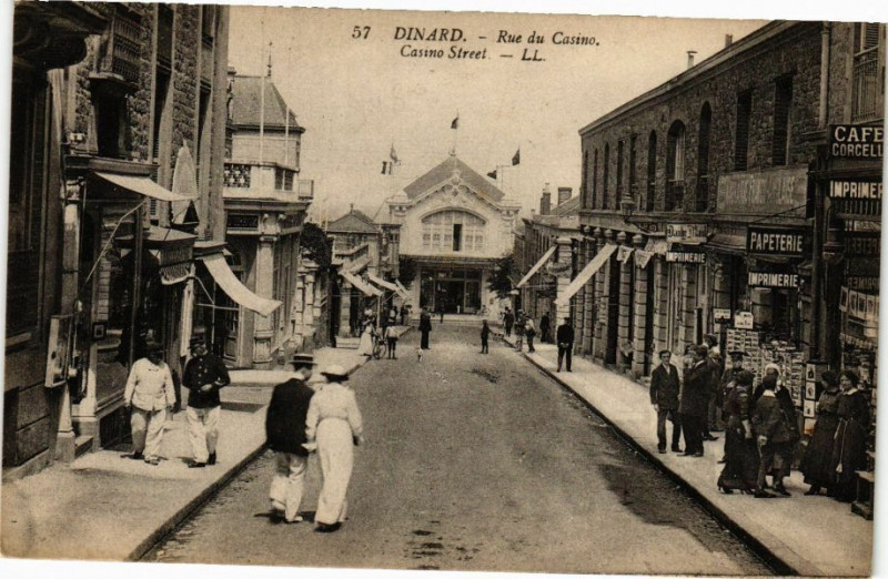 Carte postale ancienne Dinard-Rue du Casino à Dinard