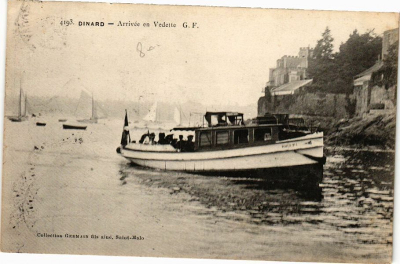 Carte postale ancienne Dinard-Arrivée en Vedette à Dinard