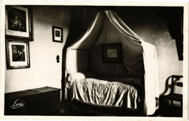 Carte postale ancienne Combourg-Intérieur du Chateau. Chambre de Chateaubriand à Combourg