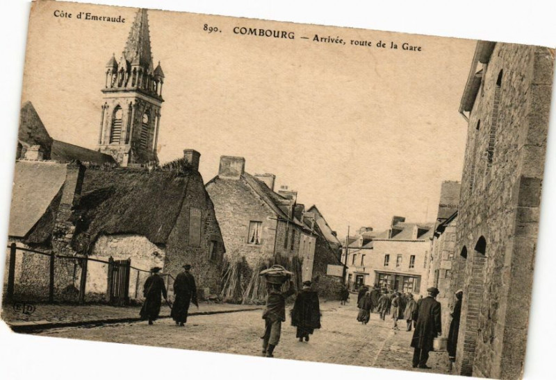 Carte postale ancienne Combourg-Arrivée route de la Gare à Combourg