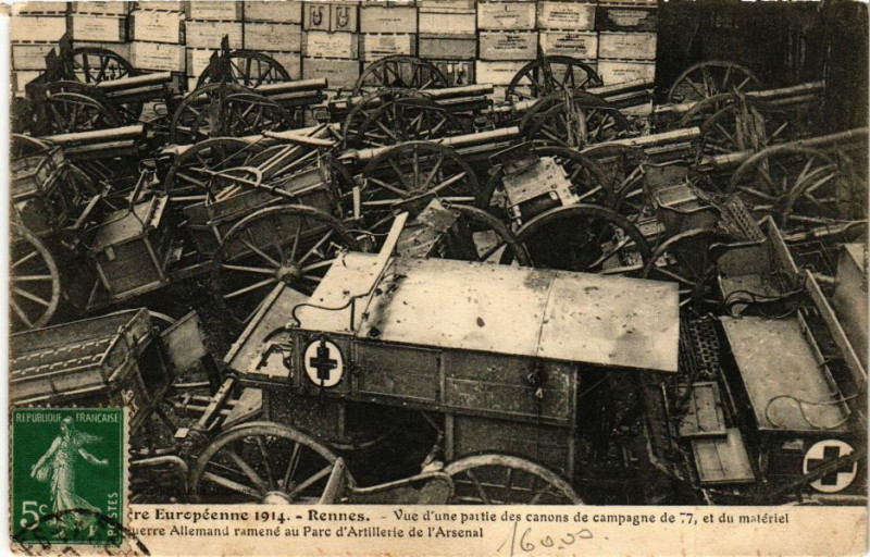 Carte postale ancienne Rennes-Vue d'une partie des canons de campagne à Rennes