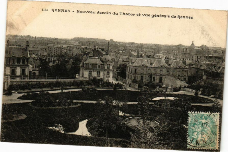 Carte postale ancienne Rennes-Nouveau Jardin du Thabor et vue générale de Rennes à Rennes