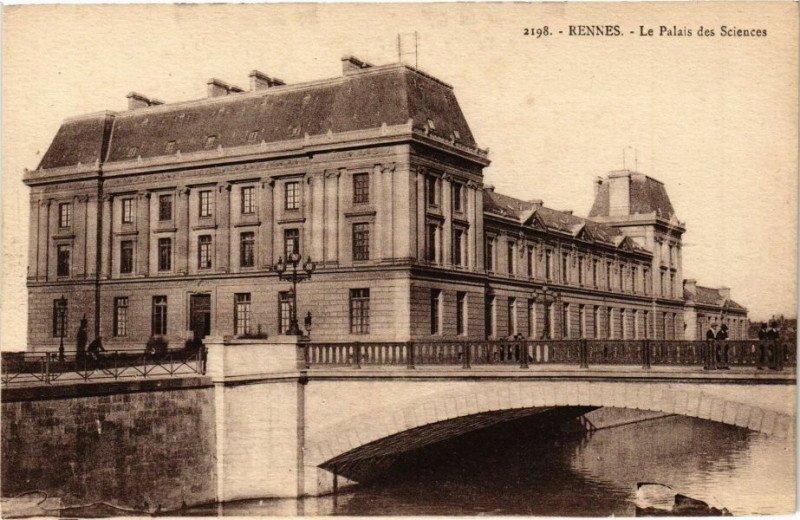 Carte postale ancienne Rennes-Le Palais des Sciences à Rennes
