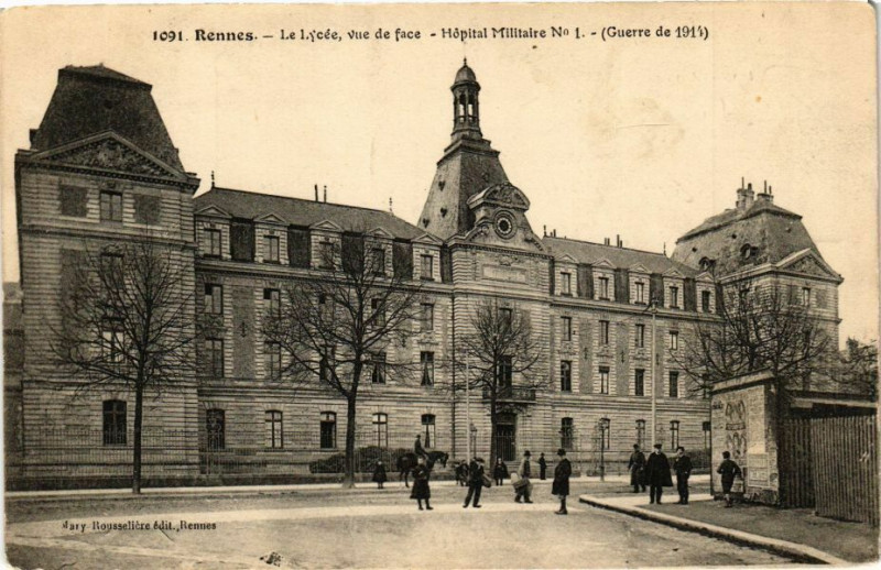 Carte postale ancienne Rennes-Le Lycée vue de face-Hopital Militaire à Rennes