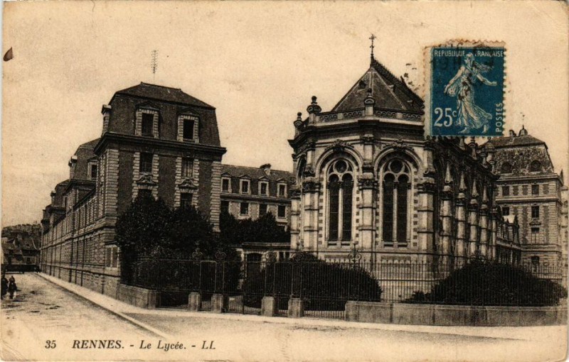 Carte postale ancienne Rennes-Le Lycée à Rennes