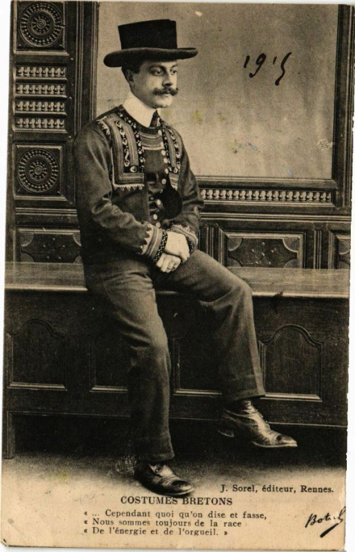 Carte postale ancienne Rennes-Costumes Bretons à Rennes