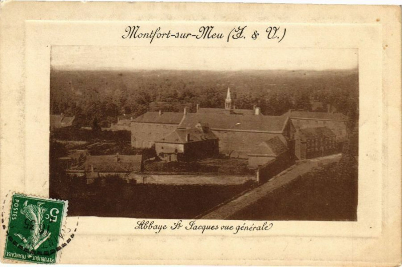 Carte postale ancienne Montfort-sur-Meu-Abbaye Saint-Jacques vue générale à Montfort-sur-Meu