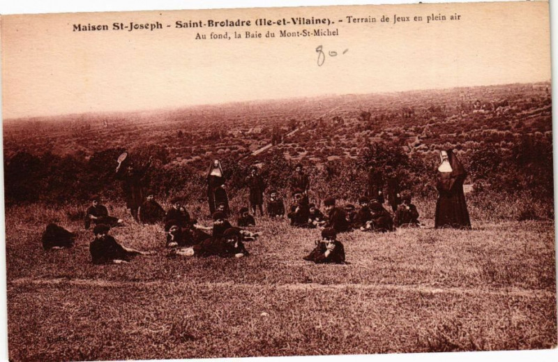 Carte postale ancienne Maison Saint-Joseph-Saint-Broladre-Terrain de Jeux en plein air à Saint-Broladre