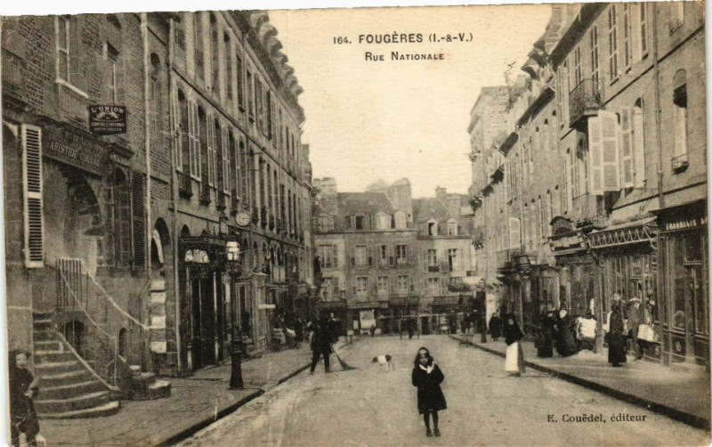 Carte postale ancienne Fougeres-Rue Nationale à Fougères