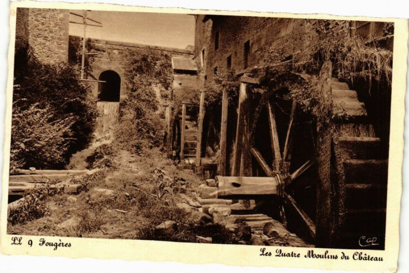 Carte postale ancienne Fougeres-Moulins du Chateau à Fougères