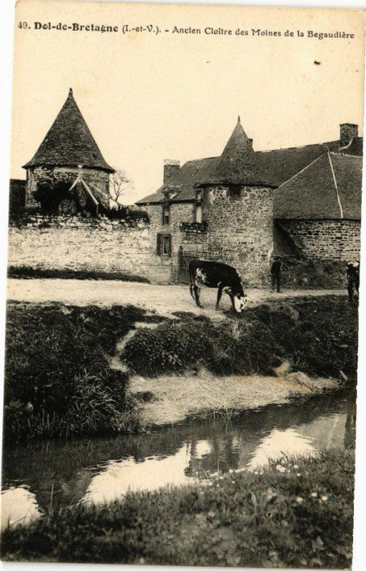 Carte postale ancienne Dol-de-Bretagne-Ancien Cloitre des Moines de la Begaudiere à Dol-de-Bretagne