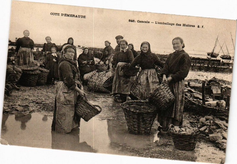 Carte postale ancienne Cancale - L'Emballage des Huitres à Cancale