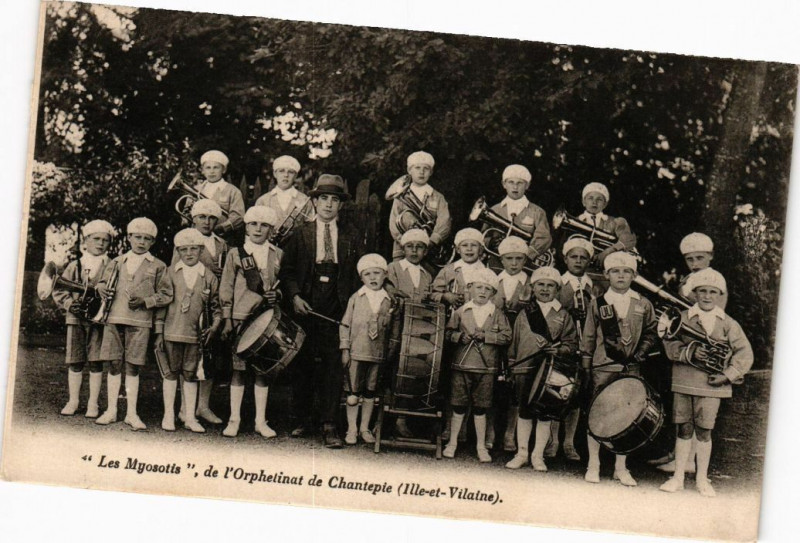 Carte postale ancienne Les Mysotis de l'orphelinat de Chantepie à Chantepie