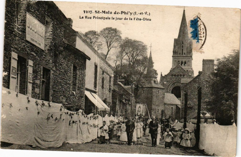 Carte postale ancienne Saint-Malo-de-Phi'y - La rue Principale le jour de la Gete-Dieu à Saint-Malo