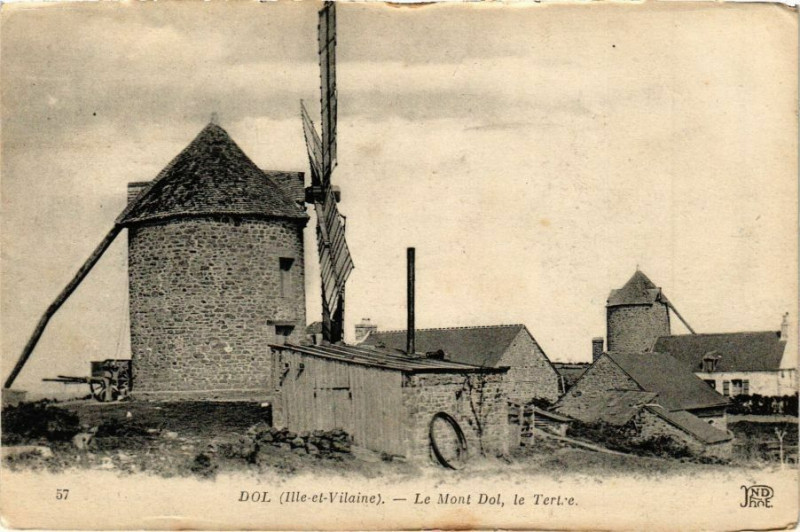 Carte postale ancienne Dol-(Ille-et-Vilaine) - Le Mont Dol-le Tertre à Mont-Dol