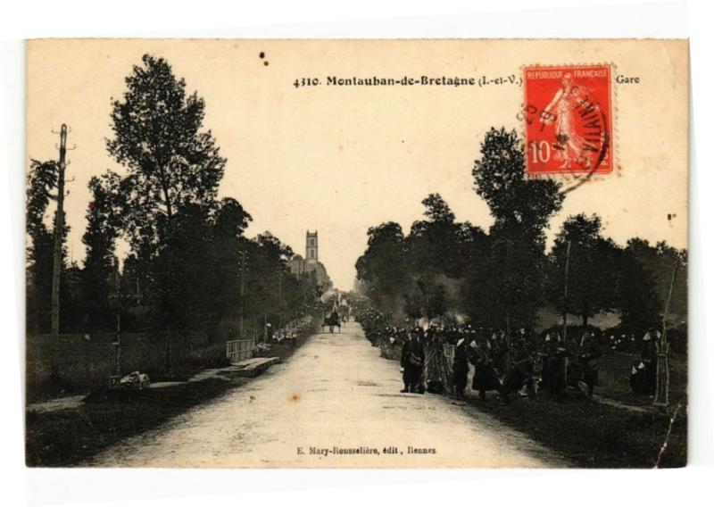 Carte postale ancienne Rue de la Gare à Montauban-de-Bretagne