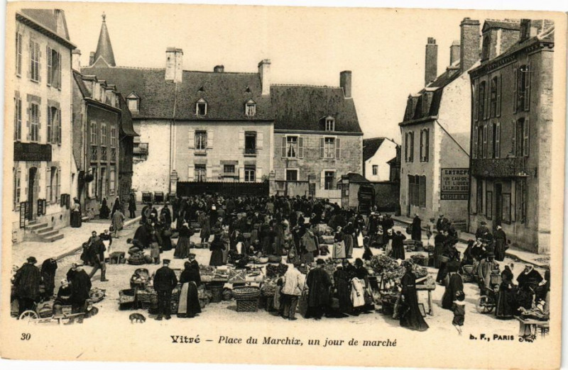 Carte postale ancienne Vitre - Place du Marchix un jour de marché à Vitré