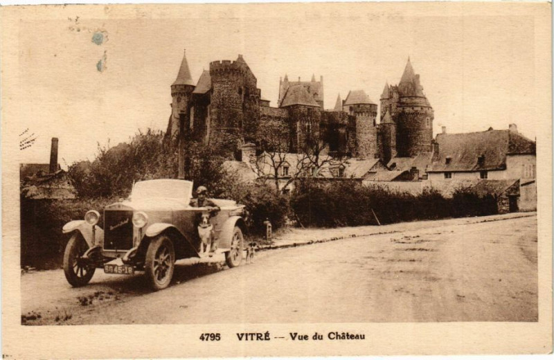 Carte postale ancienne Vitre - Vue du Chateau à Vitré
