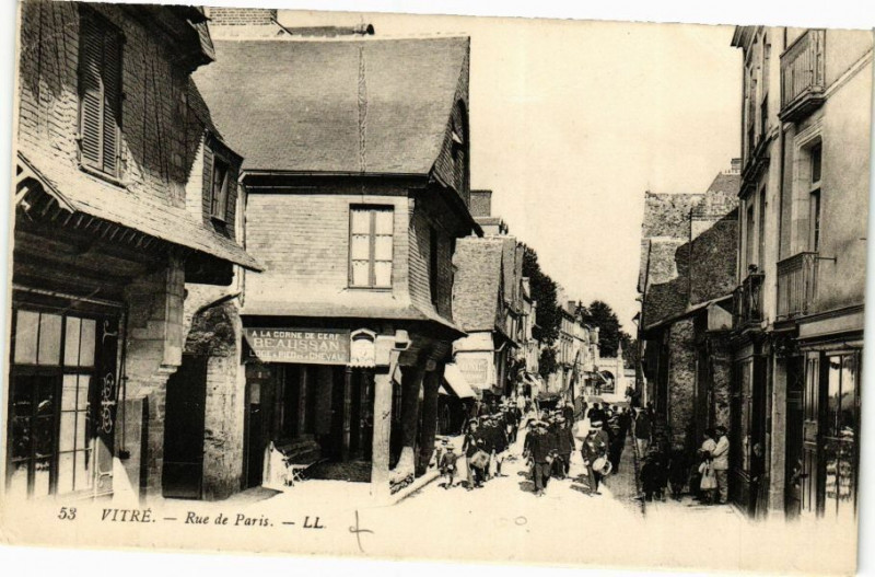 Carte postale ancienne Vitre - Rue de Paris à Vitré