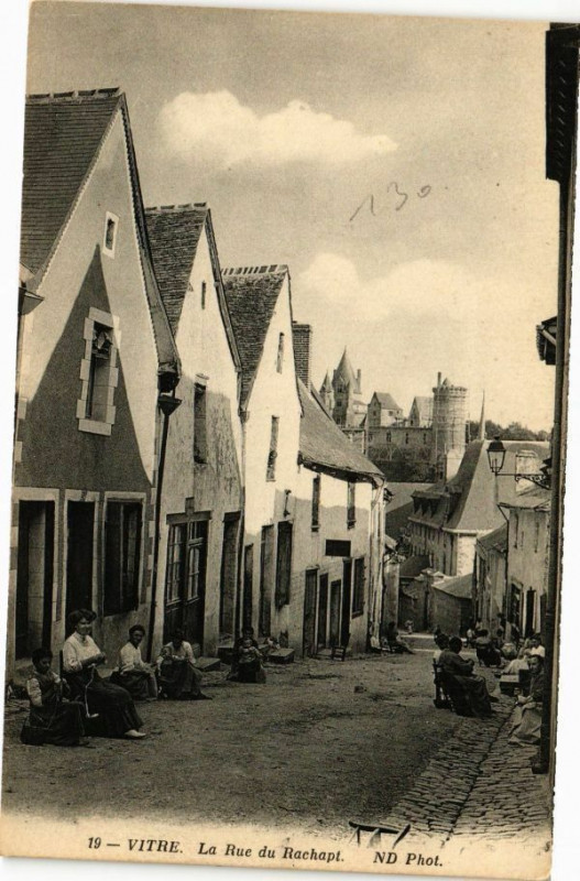 Carte postale ancienne Vitre - La Rue du Rachapt à Vitré
