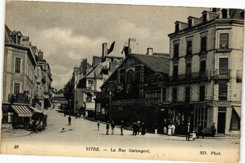 Carte postale ancienne Vitre - La Rue Garengeot à Vitré