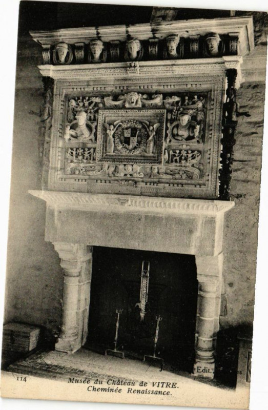 Carte postale ancienne Musée du Chateau de Vitre - Cheminée Renaissance à Vitré