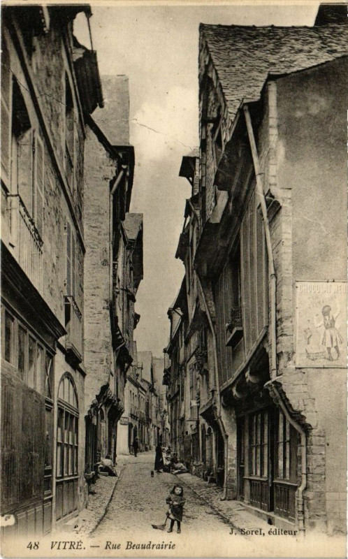 Carte postale ancienne Vitre - Rue Beaudrairie à Vitré