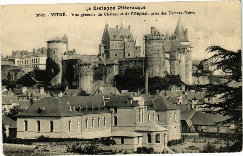 Carte postale ancienne Vitre - Vue générale du Chateau et de l'Hopital prise des Tertres à Vitré