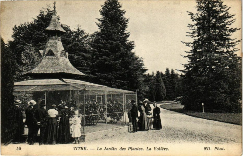 Carte postale ancienne Vitre - Le Jardin des Plantes La Voliere à Vitré