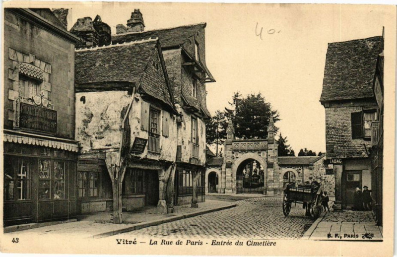 Carte postale ancienne Vitre - La Rue de Paris - Entrée du Cimetiere à Vitré