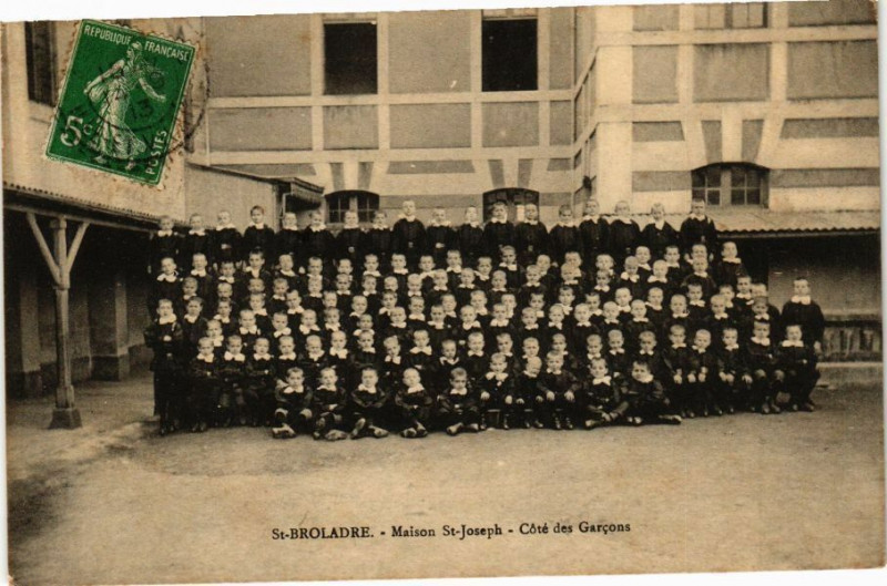 Carte postale ancienne Saint-Broladre - Maison Saint-Joseph - Cote des Garcons à Saint-Broladre