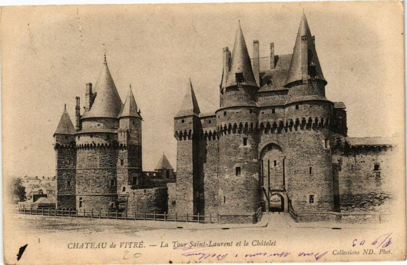 Carte postale ancienne Chateau de Vitre - La Tour Saint-Laurent et le Chatelet à Vitré
