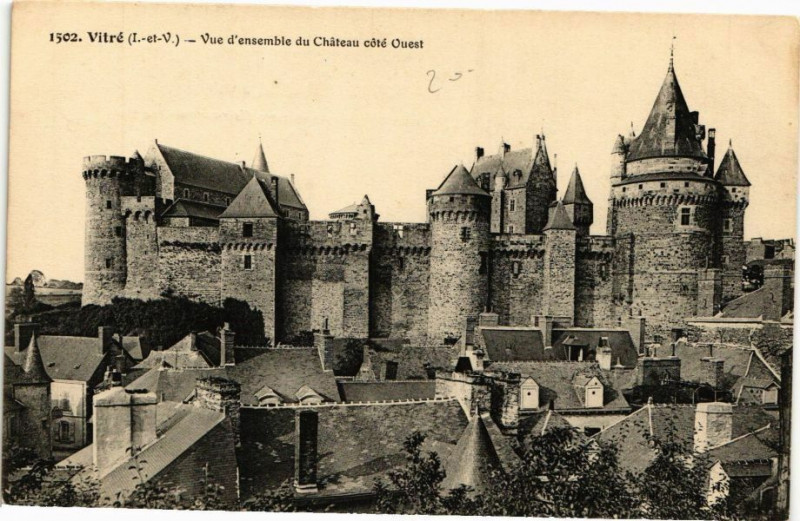 Carte postale ancienne Vitre (I.-et-V.) - Vue d'ensemble du Chateau coté Ouest à Vitré