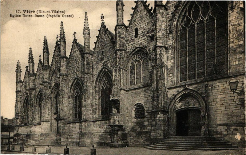Carte postale ancienne Vitre (Ille - et-Vilaine) - Eglise Notre-Dame (facade Ouest) à Vitré