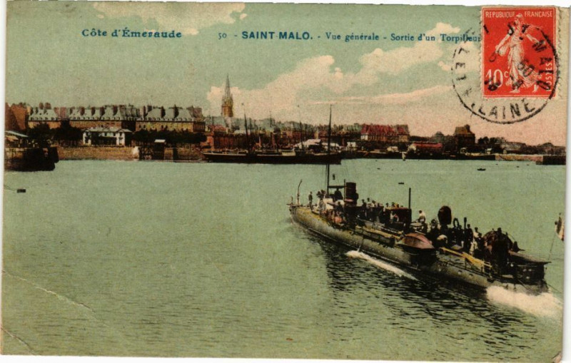 Carte postale ancienne Cote d'Emeraue - Saint-Malo - Vue générale - Sortie d'un Torpilleur à Saint-Malo