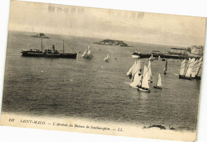 Carte postale ancienne Saint-Malo - L'Arrivée du Bateau de Southampton à Saint-Malo