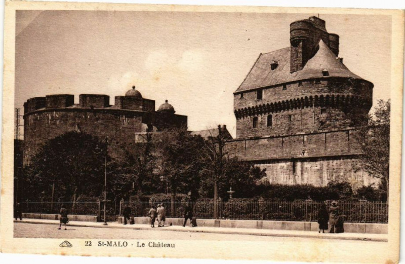 Carte postale ancienne Saint-Malo - Le Chateau à Saint-Malo