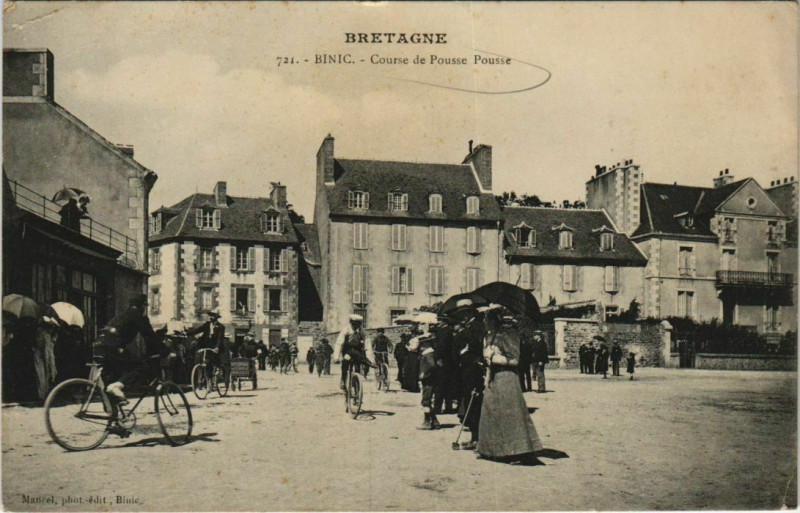 Carte postale ancienne Binic Course de Pousse-Pousse