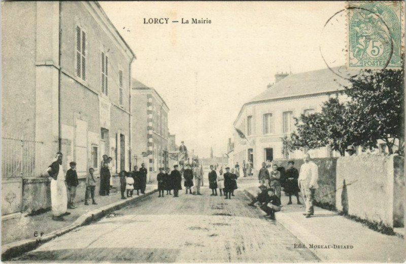 Carte postale ancienne Lorcy La Mairie à Lorcy