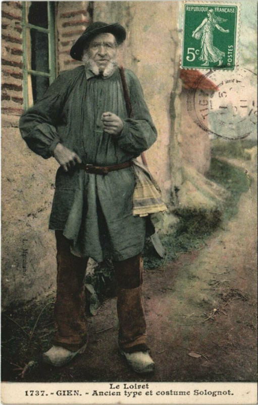 Carte postale ancienne Gien Ancien Type et costume Solognot à Gien