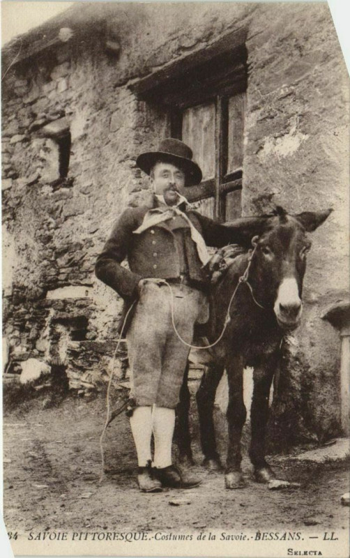 Carte postale ancienne Bessans Costumes de la Savoie - Bessans - Type à Bessans