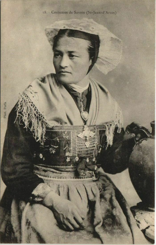 Carte postale ancienne Saint-Jean-d'Arves Costumes de Savoie - Femme - Type à Saint-Jean-d'Arves
