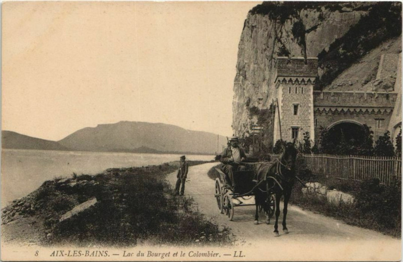 Carte postale ancienne Aix-les-Bains Lac du Bourget et le Colombier à Aix-les-Bains