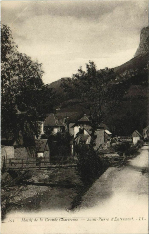 Carte postale ancienne Saint-Pierre-d'Entremont Massif de la Grande Chartreuse à Saint-Pierre-d'Entremont