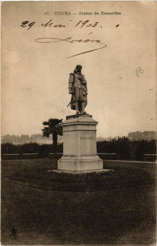 Carte postale ancienne Tours - Statue de Descartes à Tours