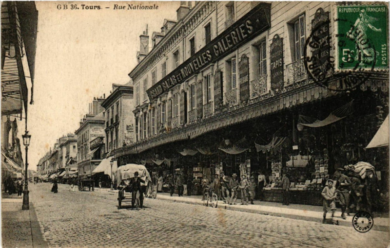 Carte postale ancienne Tours - Rue Nationale à Tours