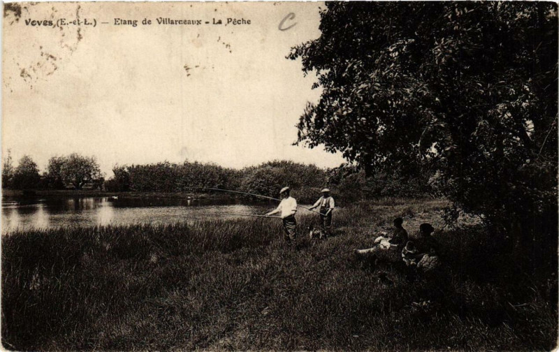 Carte postale ancienne Voves - Etang de Villaceaux-La peche