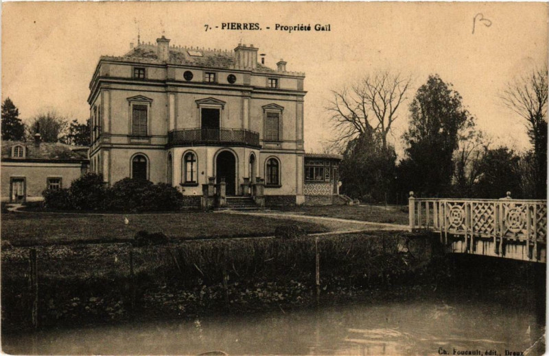 Carte postale ancienne Pierres - Propriété Gail à Pierres