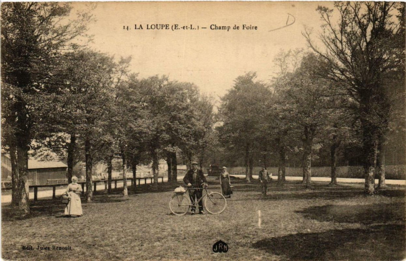 Carte postale ancienne La Loupe - Champ de Foire à La Loupe