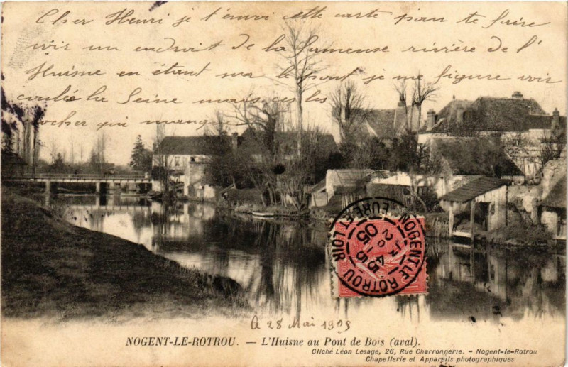 Carte postale ancienne Nogent-le-Rotrou - L'Huisne au Pont de Bois à Nogent-le-Rotrou